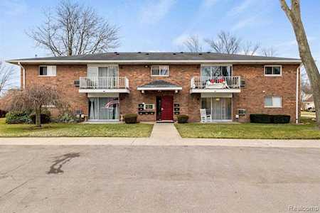 15152 Fairfield St Livonia, MI 48154