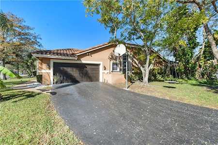 9711 NW 51st St Coral Springs, FL 33076
