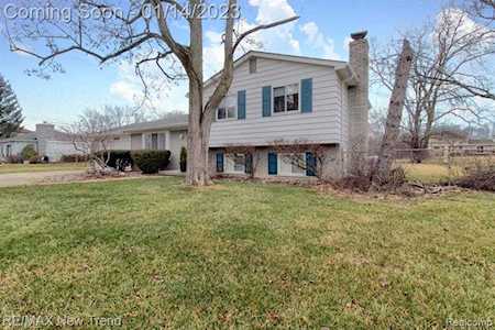 29806 Hemlock Ave Farmington Hills, MI 48336
