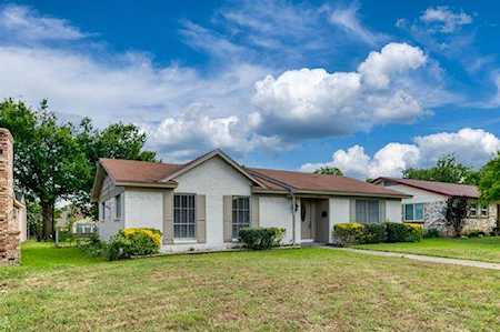 2726 Starcrest Lane Farmers Branch, TX 75234