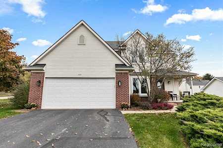 1034 Pepperwood Ct Brighton, MI 48116