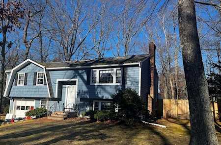 92 Tracey Dr Northbridge, MA 01588