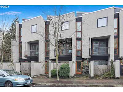 5839 NE Center Commons WAY Portland, OR 97213