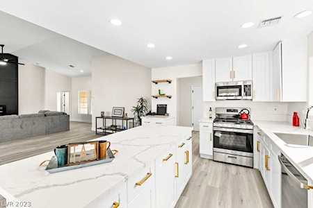 9900 Rosamond Dr Las Vegas, NV 89134
