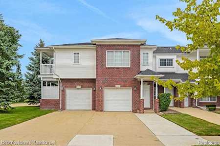 5537 Acorn Sterling Heights, MI 48314