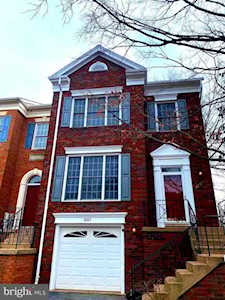 5157 Woodfield Dr Centreville, VA 20120