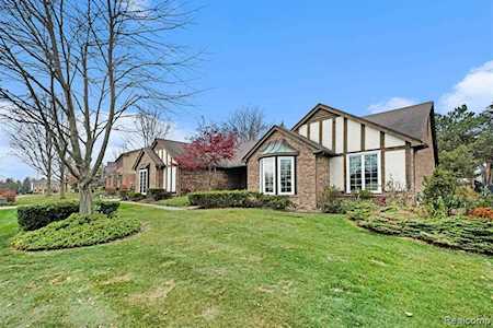 49162 Woodway Dr Plymouth Twp, MI 48170