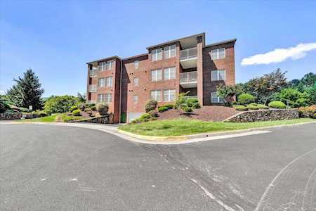 3040 Mcvitty Forest Roanoke, VA 24018