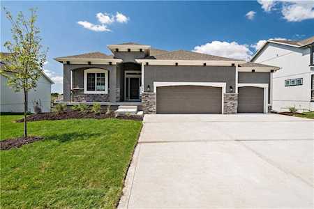 3100 SW Arbortree Dr Lee's Summit, MO 64082