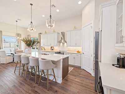 3620 Sapphire Cove Circle Naples, FL 34114
