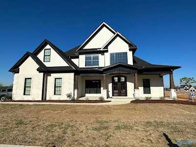 17949 Longleaf Drive Athens, AL 35611
