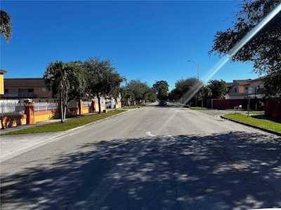 2993 W 80th St #33 Hialeah, FL 33018