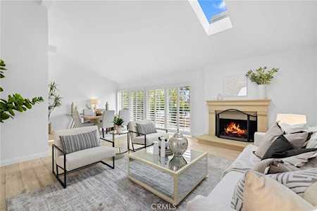 403 Vista Parada Newport Beach, CA 92660