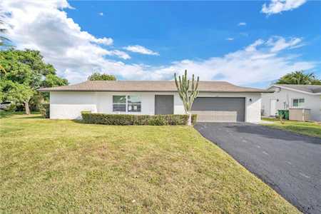 10303 NW 80th Dr Tamarac, FL 33321