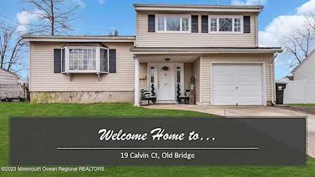19 Calvin Ct Old Bridge, NJ 08857
