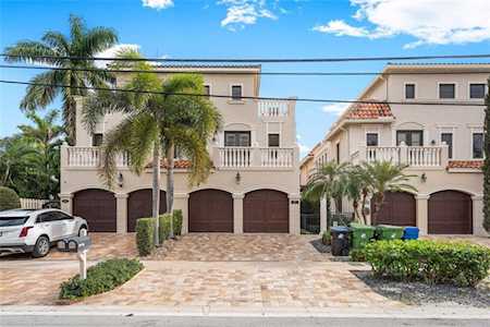 220 Hendricks Isle Fort Lauderdale, FL 33301