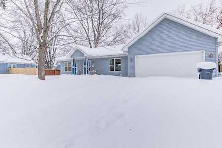 2468 15th Avenue E North Saint Paul, MN 55109