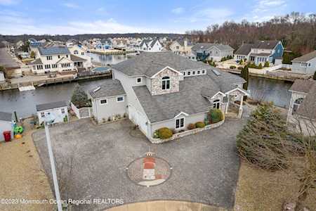 19 Starboard Ct Bayville, NJ 08721