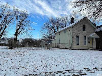 718 W 14th St Davenport, IA 52804
