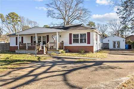 902 Carolyn Dr Chesapeake, VA 23320