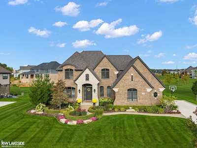 3490 Royal Berkshire Lane Oakland, MI 48363
