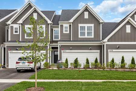 2112 Weatherbee Ln Naperville, IL 60563