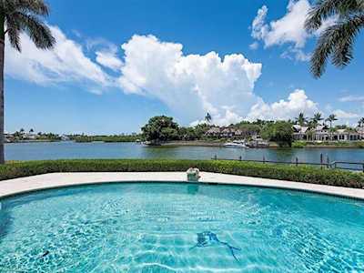 525 W Admiralty Parade Naples, FL 34102