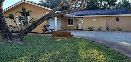 12811 Lake Dr Largo, FL 33774