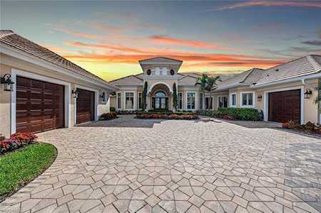 558 Portsmouth Ct Naples, FL 34110