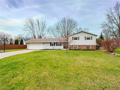33363 Karen Dr Avon Lake, OH 44012