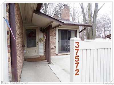 37572 Barkridge Circle Westland, MI 48185