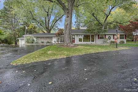 34038 Brittany Dr Farmington Hills, MI 48335