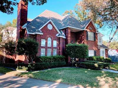 1605 Warwickshire Court W Bedford, TX 76021