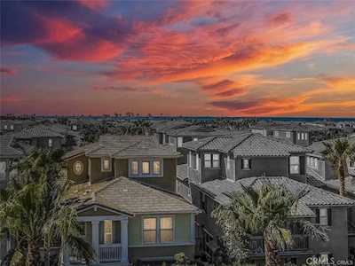8373 Sage Dr Huntington Beach, CA 92646