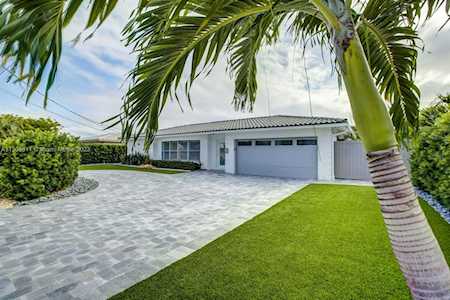 2720 NE 57th Ct Fort Lauderdale, FL 33308
