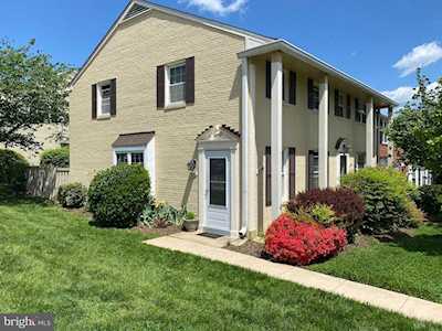 2406 Dearing St N Alexandria, VA 22302