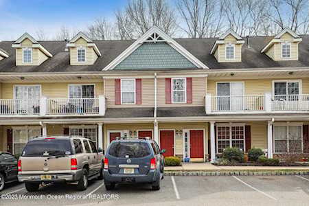 38 Oxford Ct Englishtown, NJ 07726