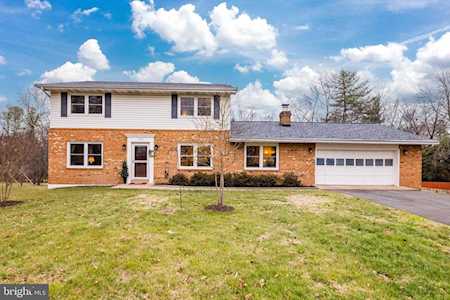 914 Redwood Rd W Sterling, VA 20164