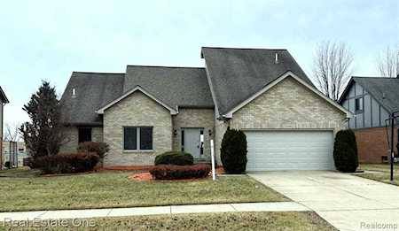 21194 Fairfield Macomb, MI 48044