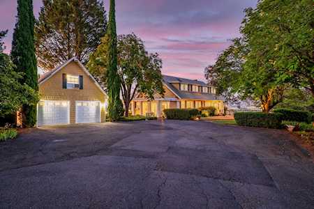 842 Carpenter Hill Rd Medford, OR 97501
