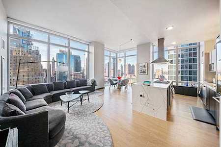 247 W 46th St #2103 New York, NY 10036