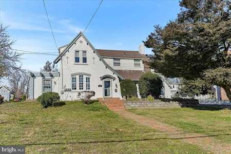 1021 Woodside Ave Secane, PA 19018