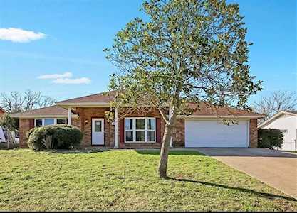 711 Crestview Drive Kennedale, TX 76060