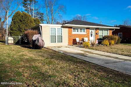 2009 Redleaf Dr Louisville, KY 40242