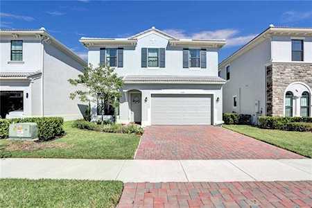 8545 NW 39th Ct Coral Springs, FL 33065