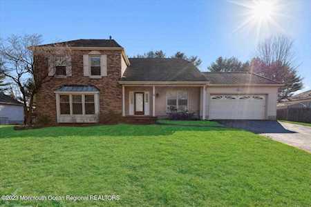 5 Homestead Circle Marlboro, NJ 07746