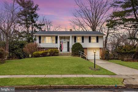 8 Carriage Ln Marlton, NJ 08053