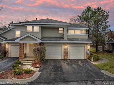 6630 Fieldstone Ct West Bloomfield Twp, MI 48322