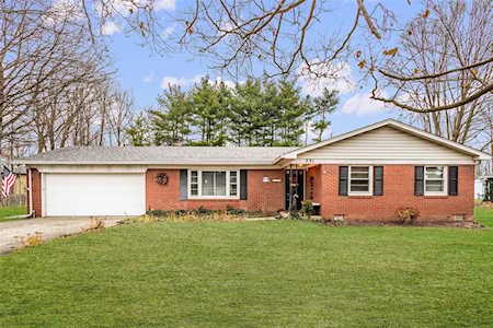 551 Meadow Ln Zionsville, IN 46077