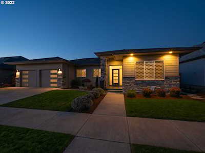 828 Lupine ST Springfield, OR 97477